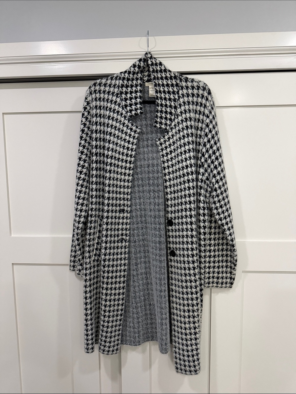 Max Studio Black and White Houndstooth Cardigan Sweater